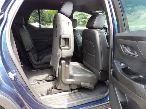 Certified 2023 Chevrolet Traverse LT w/ LT Premium Package AWD/4WD image 40