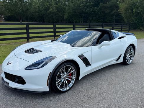 Used 2015 Chevrolet Corvette Z06 w/ 2LZ Preferred Equipment Group RWD image 10