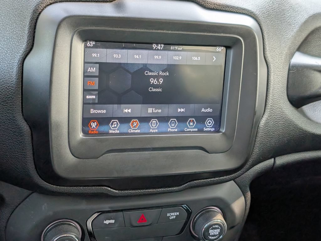 Used 2018 Jeep Renegade Latitude FWD image 17