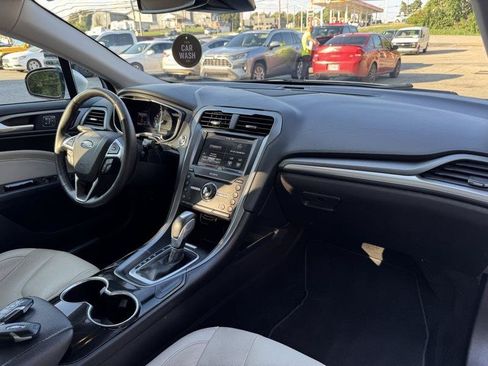 Used 2016 Ford Fusion Titanium FWD image 10