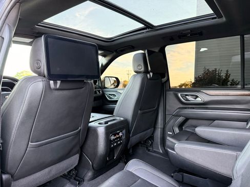 Used 2022 Chevrolet Suburban High Country AWD/4WD image 21