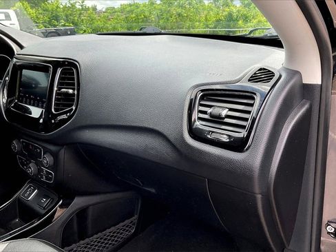 Used 2020 Jeep Compass Latitude image 15