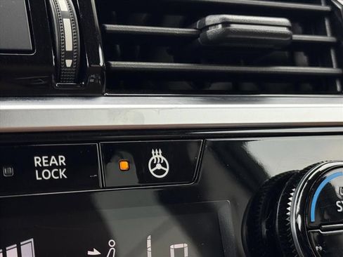 Certified 2025 Nissan Pathfinder Platinum w/ Cargo Package FWD image 18