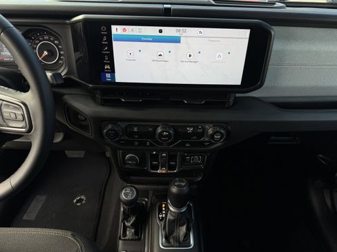 Used 2025 Jeep Wrangler Sport S image 20