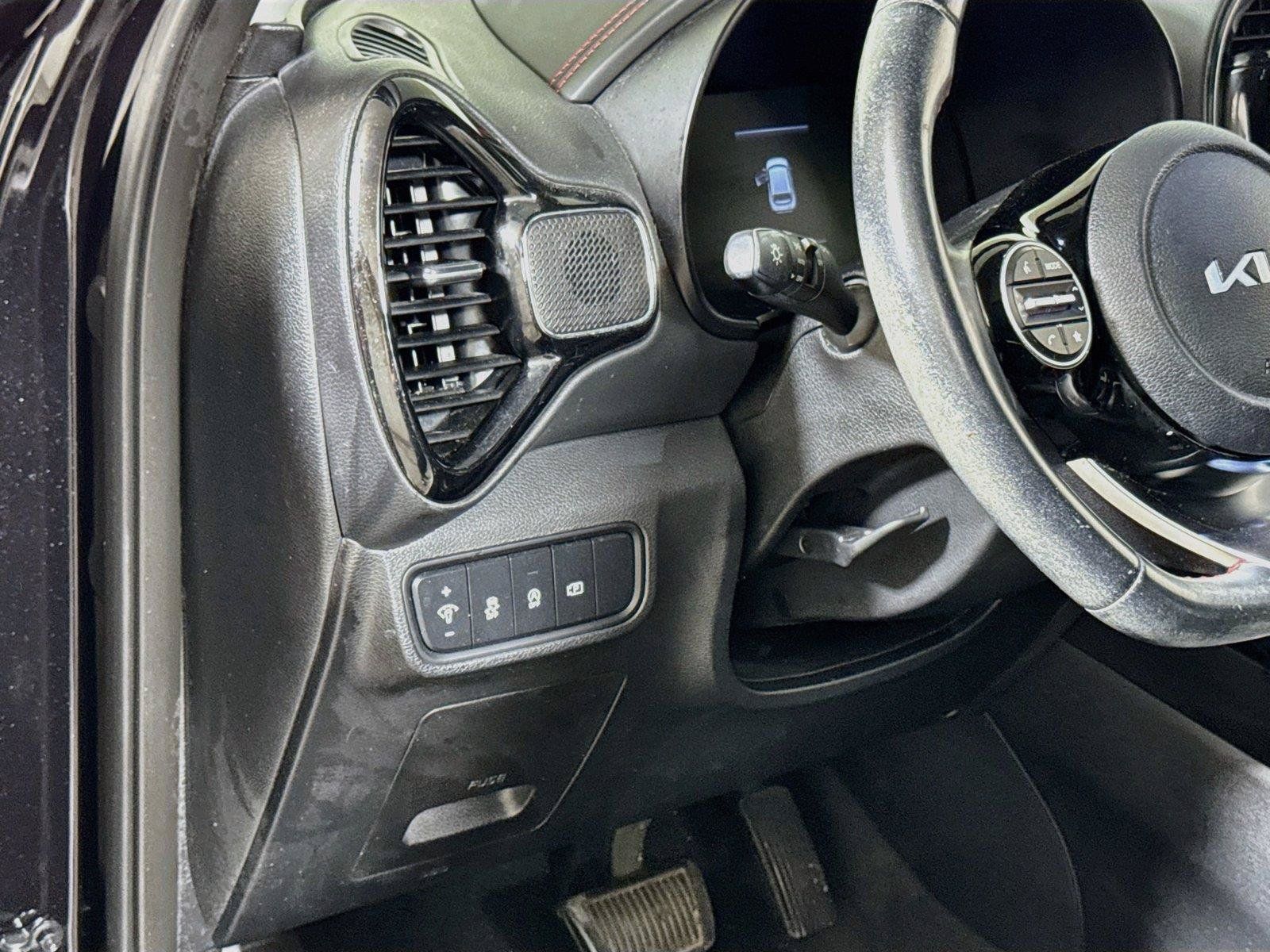 Used 2023 Kia Soul GT-Line w/ GT-Line Technology Package FWD image 8