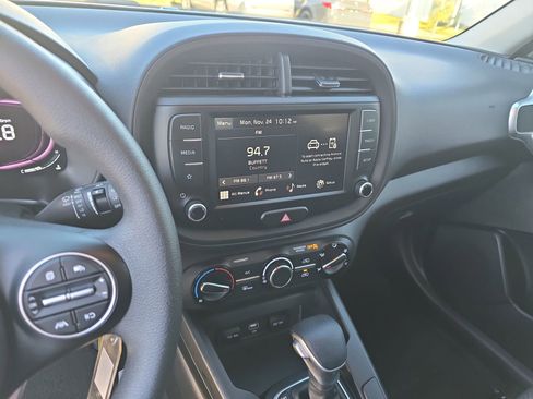 Used 2023 Kia Soul LX image 23