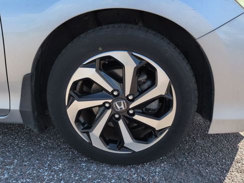 Used 2017 Honda Accord EX image 11