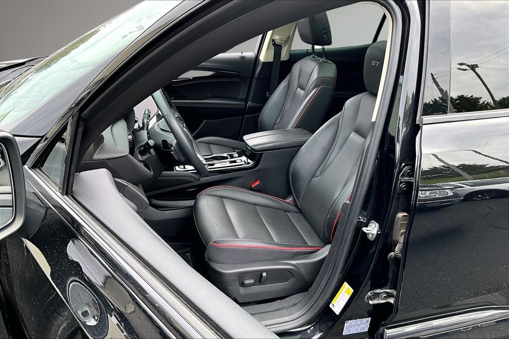 Used 2022 Buick Envision Essence w/ Technology Package I FWD image 21