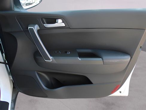 Used 2019 Kia Sportage LX image 14