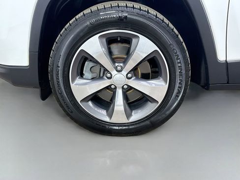 Used 2019 Jeep Cherokee Limited AWD/4WD image 37
