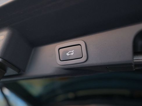 Used 2018 Land Rover Range Rover Sport HSE AWD/4WD image 39