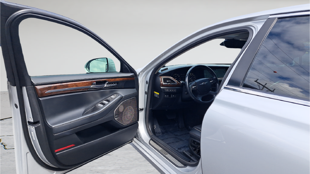 Used 2019 Genesis G90 3.3T Premium RWD image 9