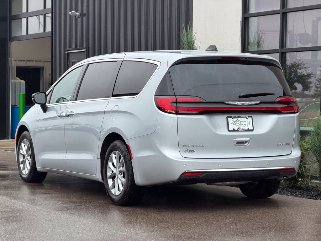 Used 2026 Chrysler Pacifica Limited FWD image 3