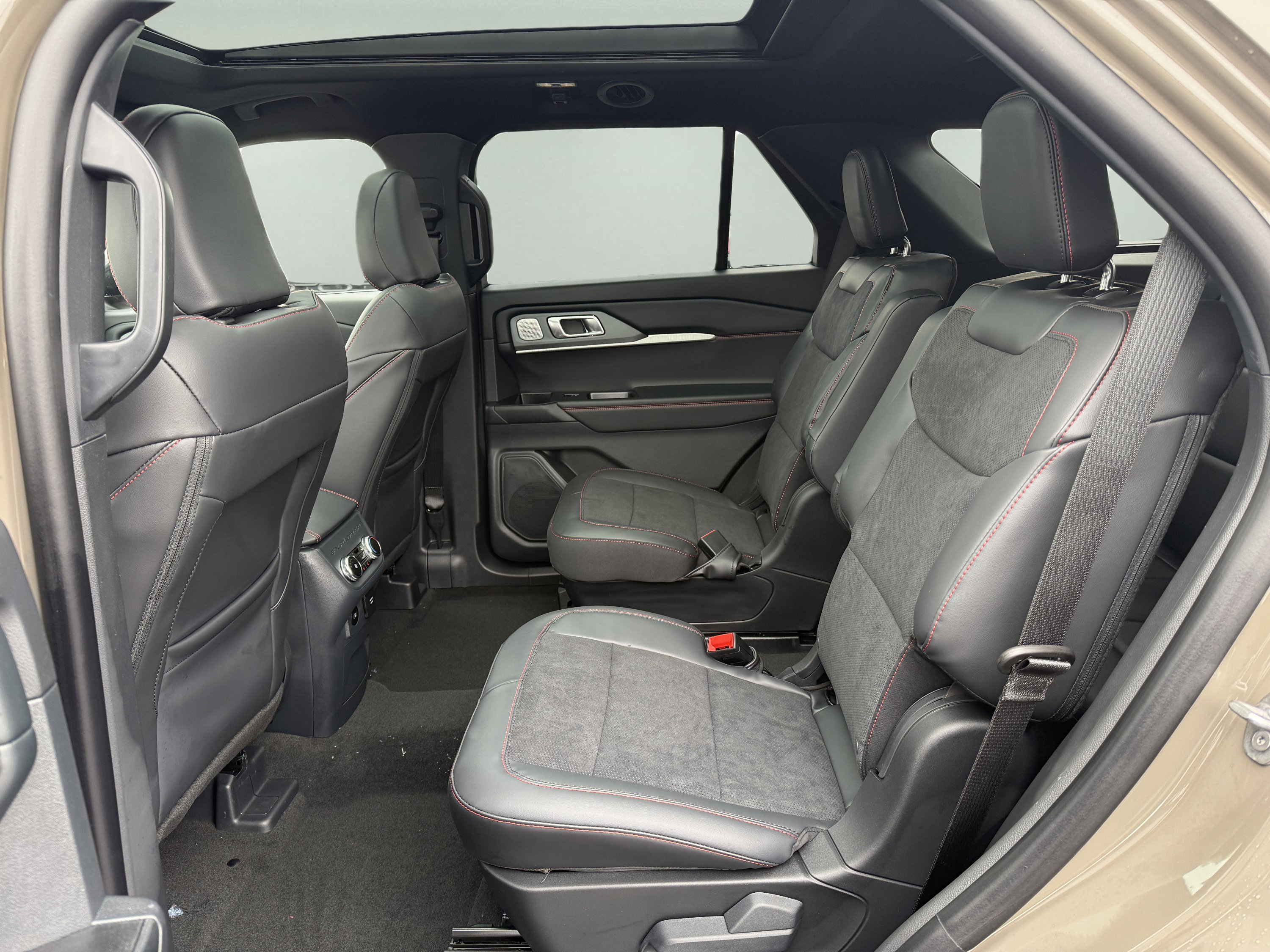 Used 2026 Ford Explorer ST w/ Sun And Sound Package AWD/4WD image 10
