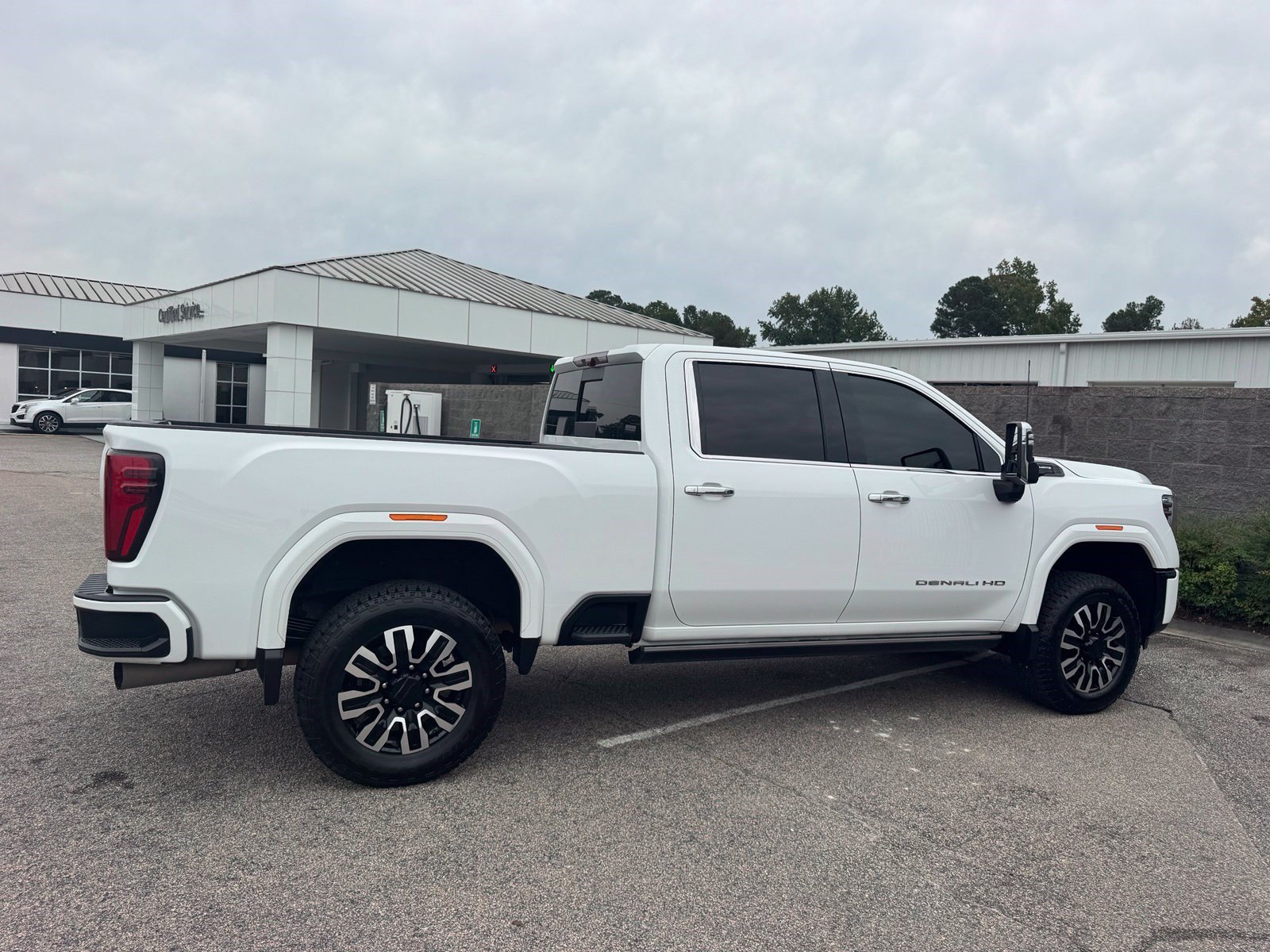 Used 2024 GMC Sierra 2500 Denali Ultimate AWD/4WD image 12