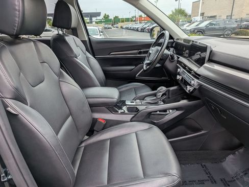 Used 2023 Kia Telluride LX FWD image 32
