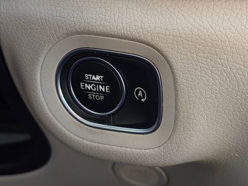 Used 2020 Mercedes-Benz GLE 350 4MATIC w/ Premium Package image 33