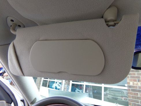 Used 2003 Cadillac De Ville Sedan w/ Comfort & Convenience Package image 42