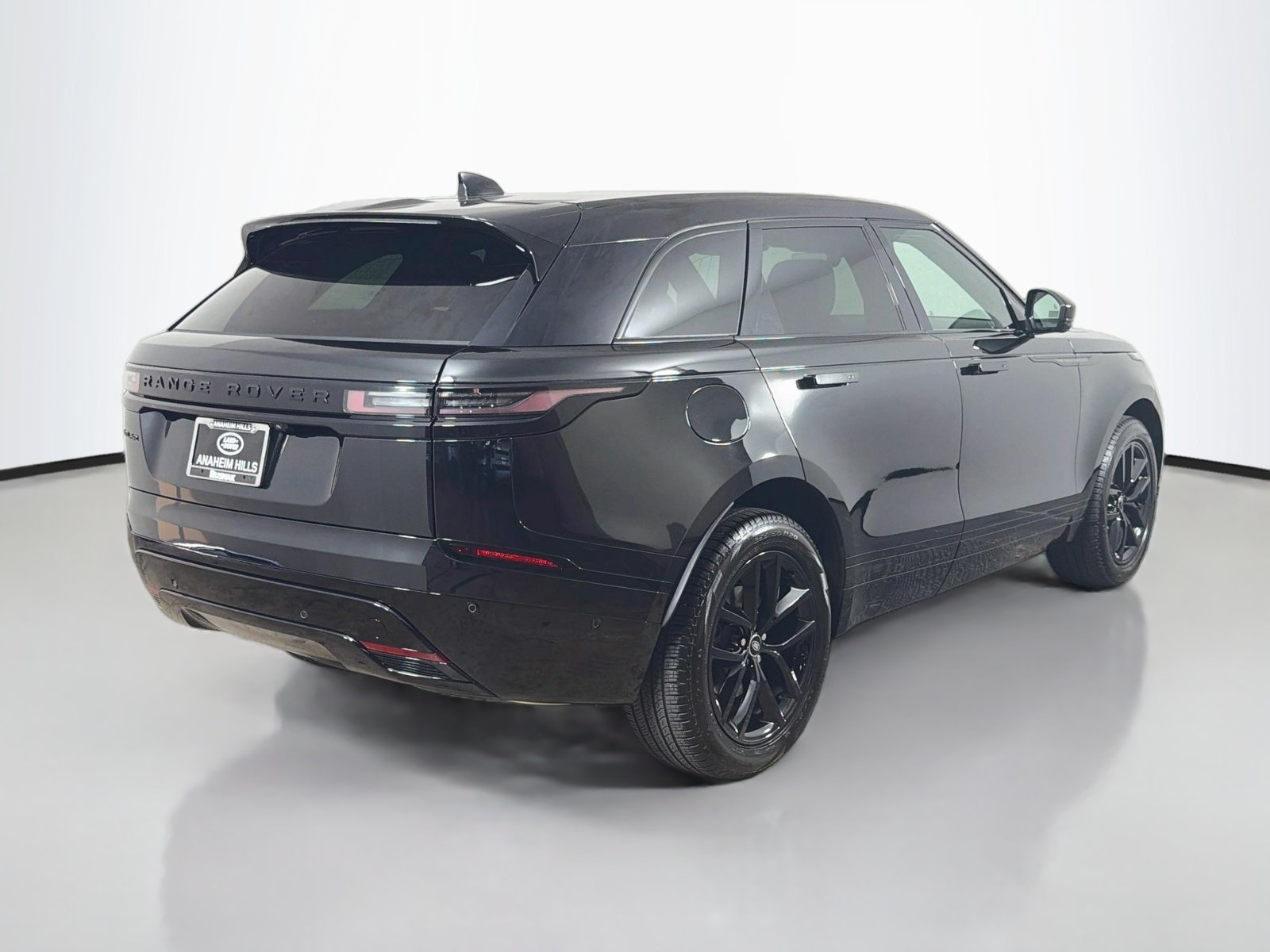 Certified 2026 Land Rover Range Rover Velar Dynamic SE AWD/4WD image 5