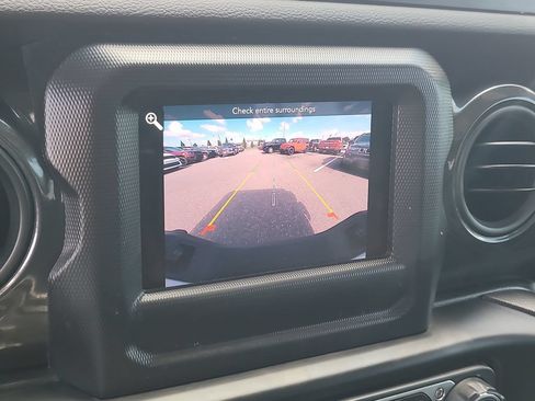 Certified 2022 Jeep Gladiator Sport AWD/4WD image 22