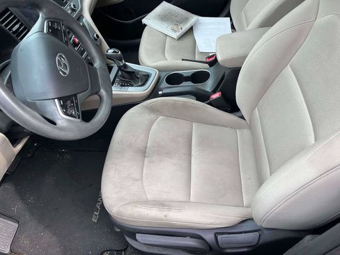 Used 2017 Hyundai Elantra SE FWD image 5