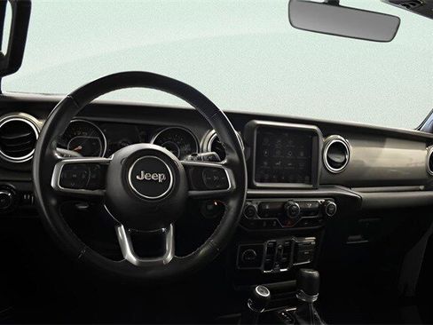 Used 2022 Jeep Wrangler Unlimited Sahara image 23