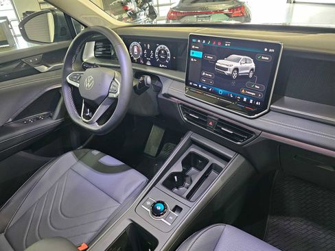 New 2026 Volkswagen Tiguan SE image 10