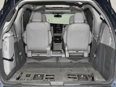 Used 2015 Toyota Sienna XLE Premium FWD image 30