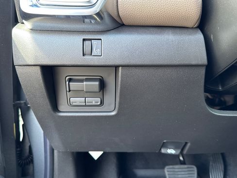 Used 2026 GMC Canyon Denali AWD/4WD image 25
