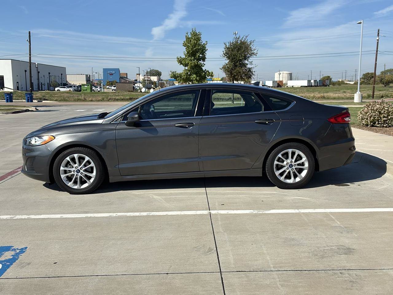 Used 2020 Ford Fusion SE FWD image 9