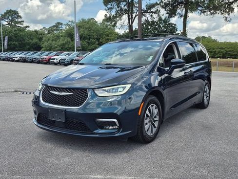 Used 2022 Chrysler Pacifica Touring-L FWD image 7