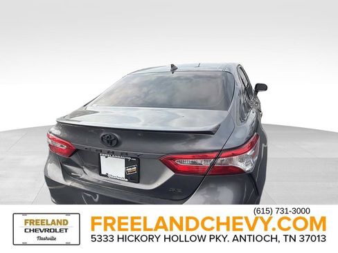 Used 2020 Toyota Camry SE image 3