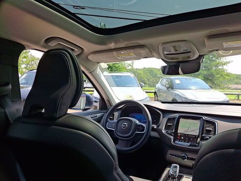Certified 2025 Volvo XC90 B6 Ultra w/ Protection Package Premier AWD/4WD image 15