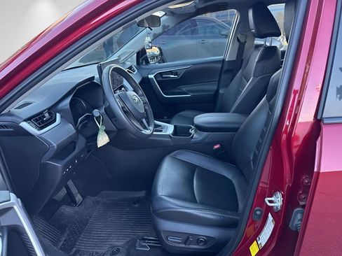 Used 2023 Toyota RAV4 XLE Premium image 6