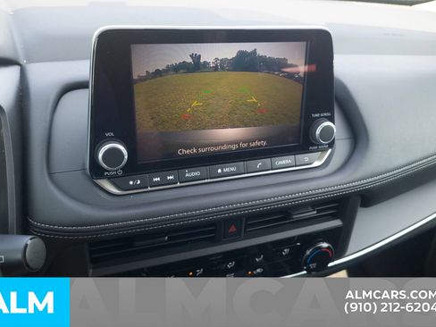 Used 2025 Nissan Rogue S AWD/4WD image 9