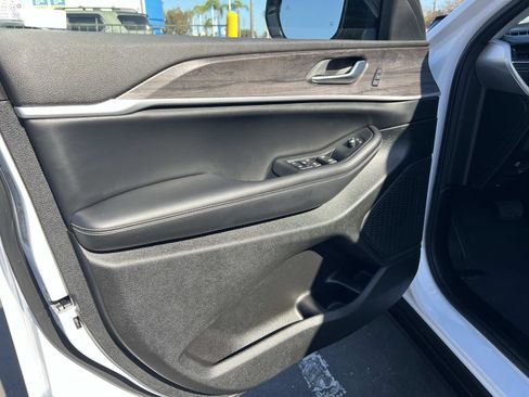 Used 2023 Jeep Grand Cherokee Limited image 6