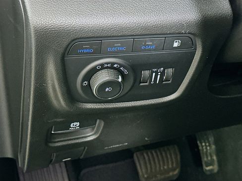 Used 2023 Jeep Grand Cherokee 4WD 4xe w/ Luxury Tech Group II image 17