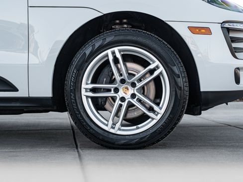 Used 2018 Porsche Macan image 34