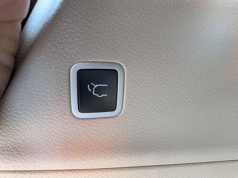 Used 2024 Chrysler Pacifica Touring-L FWD image 14