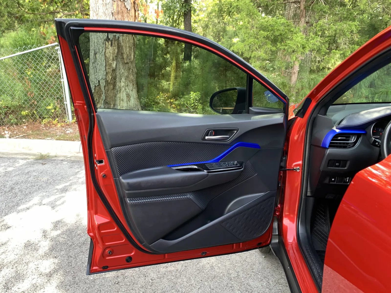 Used 2020 Toyota C-HR XLE FWD image 23