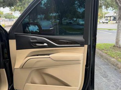 Used 2023 Cadillac Escalade Premium Luxury w/ Performance Package AWD/4WD image 21