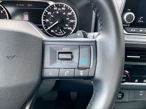 Used 2025 Nissan Rogue SV AWD/4WD image 23