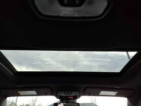 New 2025 GMC Canyon Denali w/ LPO, Denali Black Edition image 7