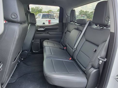 Used 2026 GMC Sierra 1500 SLT AWD/4WD image 14