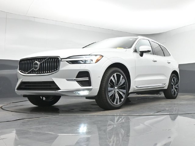 Used 2023 Volvo XC60 B5 Plus w/ Protection Package Premier FWD image 12