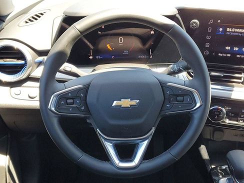 Certified 2025 Chevrolet Trax LT w/ Driver Confidence Package FWD image 24