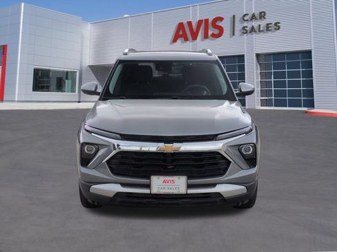 Used 2025 Chevrolet TrailBlazer LT AWD/4WD image 2