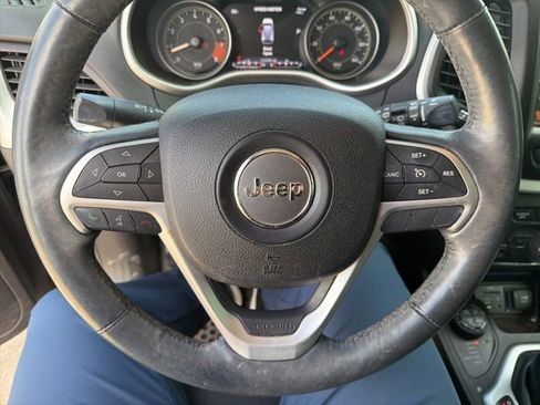 Used 2015 Jeep Cherokee Trailhawk w/ Cold Weather Group image 12