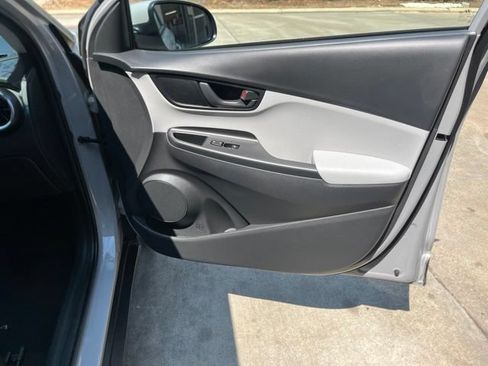 Used 2022 Hyundai Kona SE FWD image 17