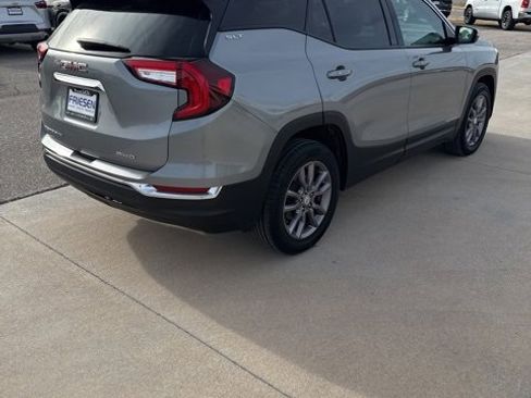 Used 2024 GMC Terrain SLT image 5